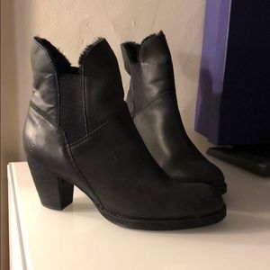 EMU Australia size 11 winter heal boots with fur